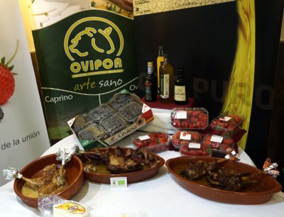 Cordero de Ovipor y fresas y arándanos de Grufesa.