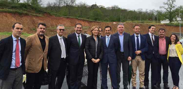 Reunión de la consejera con directivos del Grupo Fuertes para conocer el proyecto que va a poner en marcha la empresa en Jabugo.