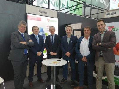 Representantes de Freshuelva y de las empresas asociadas Doñana 1998 y Bonafru. 